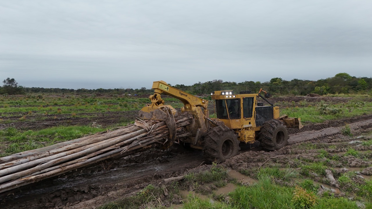EFISA incorpora la primera Tigercat al mercado forestal paraguayo (10)