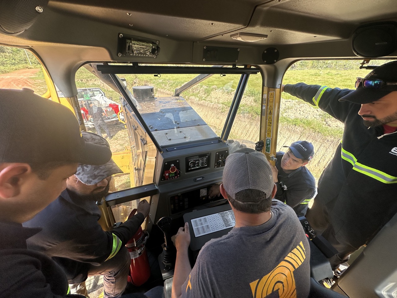 EFISA incorpora la primera Tigercat al mercado forestal paraguayo (16)