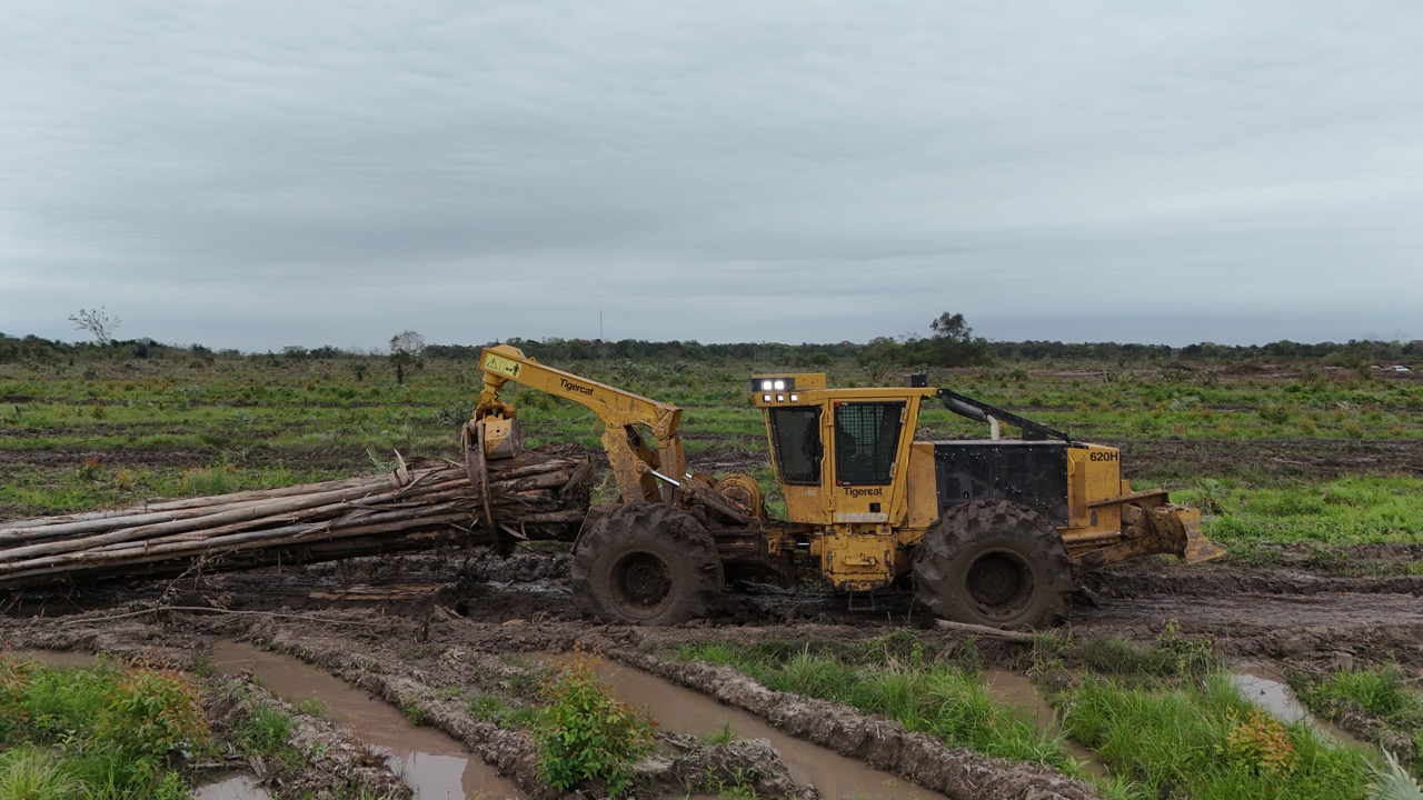 EFISA incorpora la primera Tigercat al mercado forestal paraguayo (23)