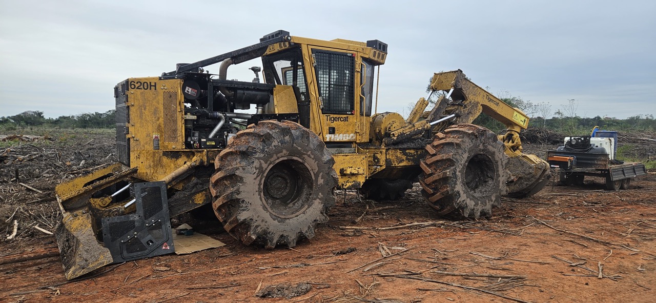 EFISA incorpora la primera Tigercat al mercado forestal paraguayo (3)