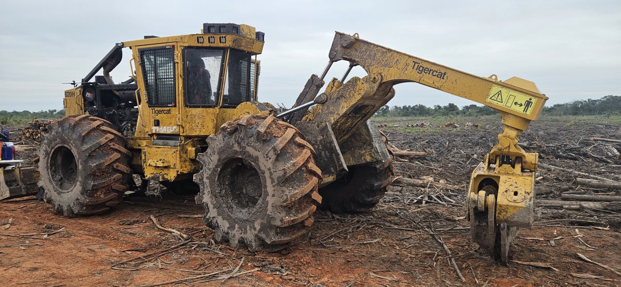 EFISA incorpora la primera Tigercat al mercado forestal paraguayo (6)